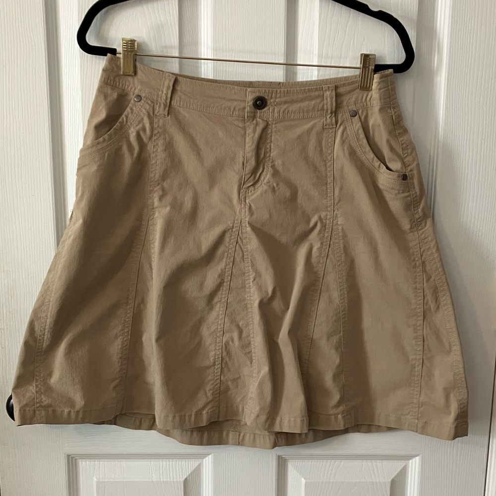 Kuhl khaki skirt 4 pockets sz 8